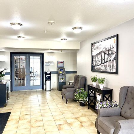 Super 8 By Wyndham Whitecourt Hotel Exterior foto