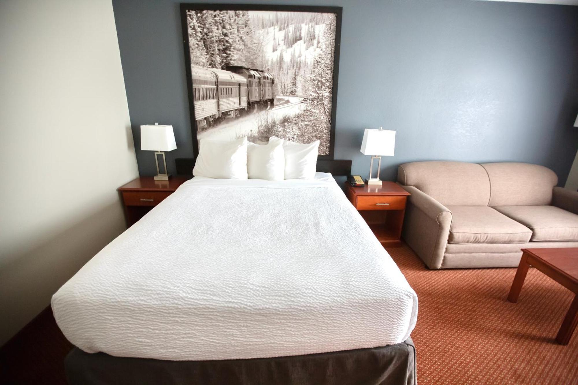 Super 8 By Wyndham Whitecourt Hotel Exterior foto