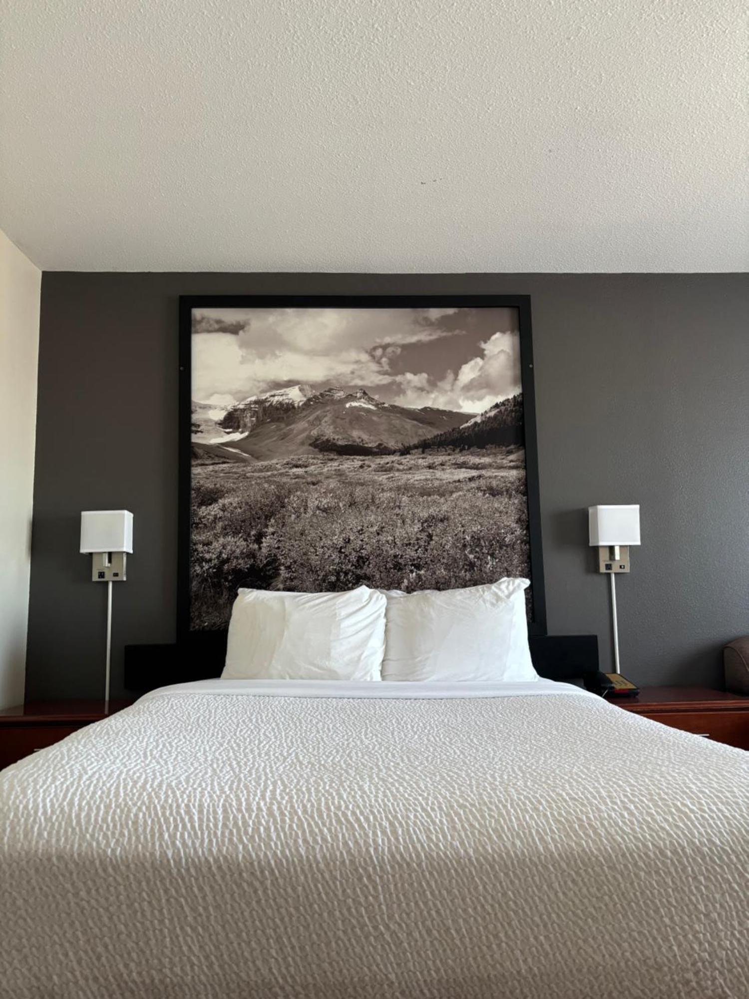 Super 8 By Wyndham Whitecourt Hotel Exterior foto
