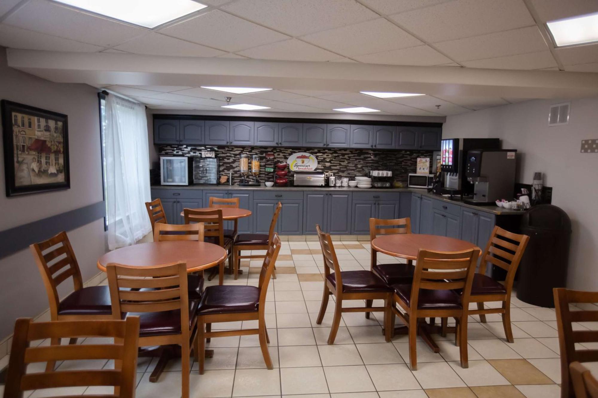 Super 8 By Wyndham Whitecourt Hotel Exterior foto