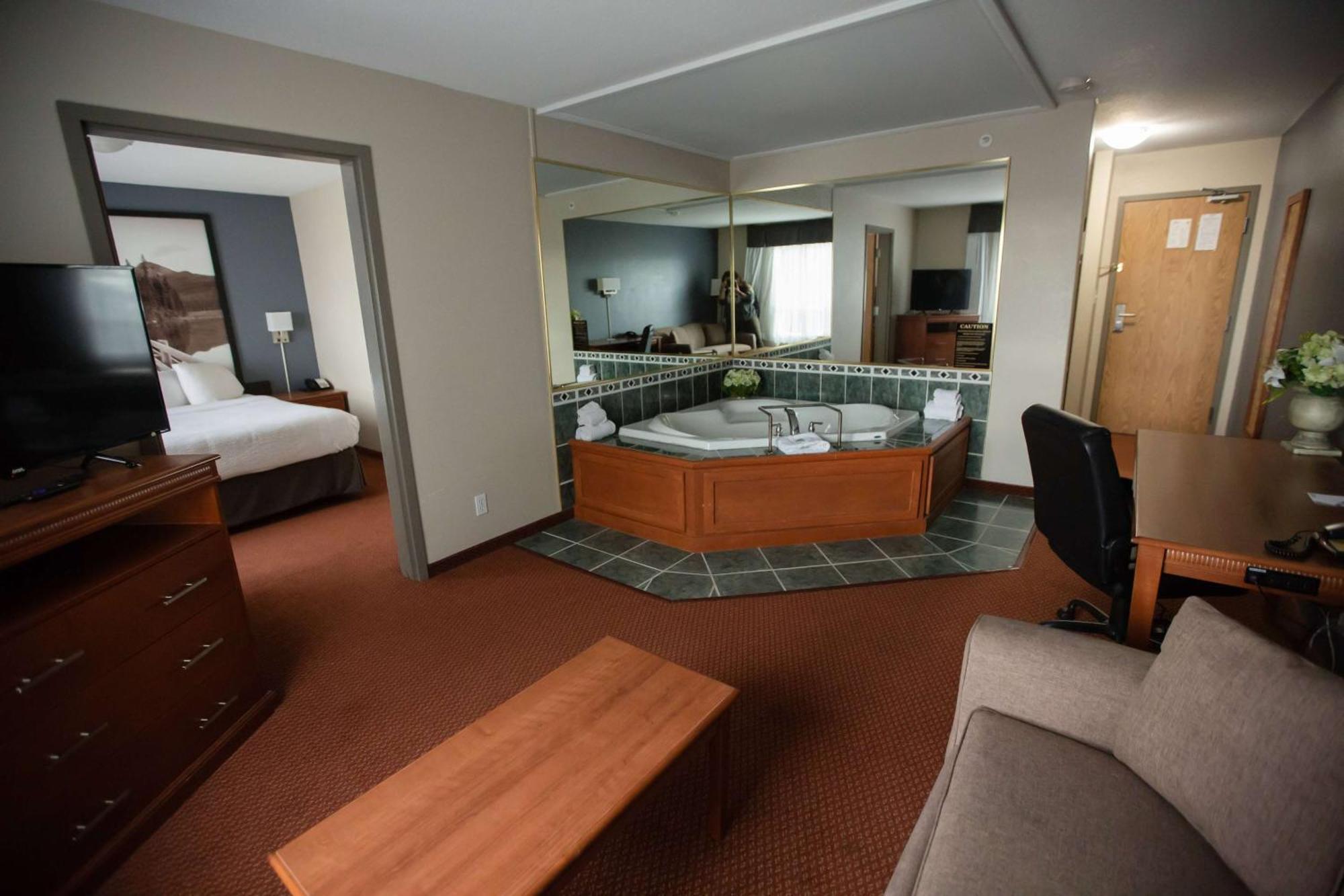 Super 8 By Wyndham Whitecourt Hotel Exterior foto