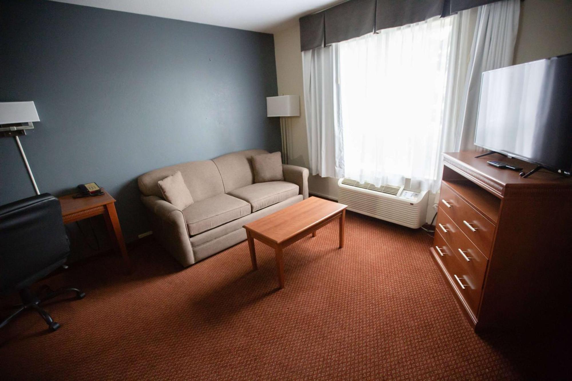 Super 8 By Wyndham Whitecourt Hotel Exterior foto